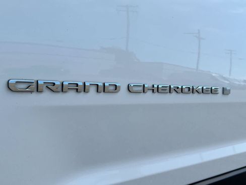 Used 2022 Jeep Grand Cherokee L Limited w/ Luxury Tech Group II AWD/4WD image 13