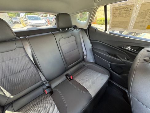 Used 2025 Chevrolet Trax LT FWD image 32