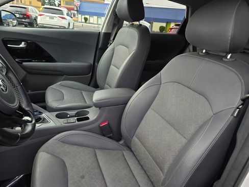 Used 2019 Kia Niro EX image 17