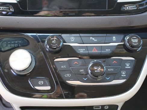 Used 2017 Chrysler Pacifica Touring Plus w/ Tire & Wheel Group image 78