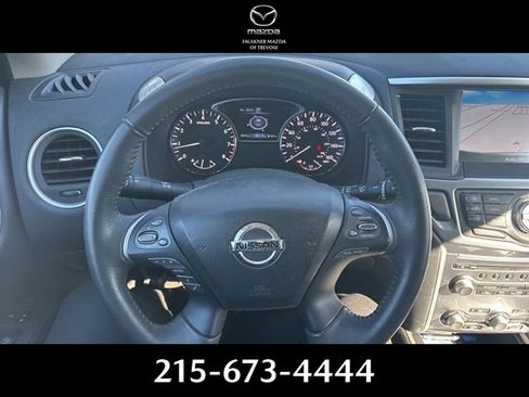 Used 2018 Nissan Pathfinder SL image 1