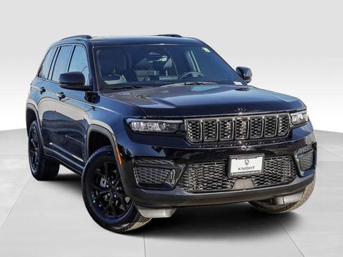 New 2025 Jeep Grand Cherokee Altitude image 2