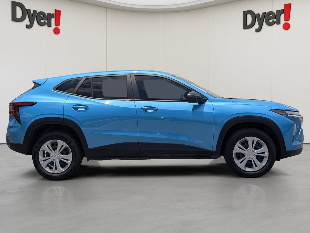 Used 2025 Chevrolet Trax LS w/ Driver Confidence Package FWD image 2