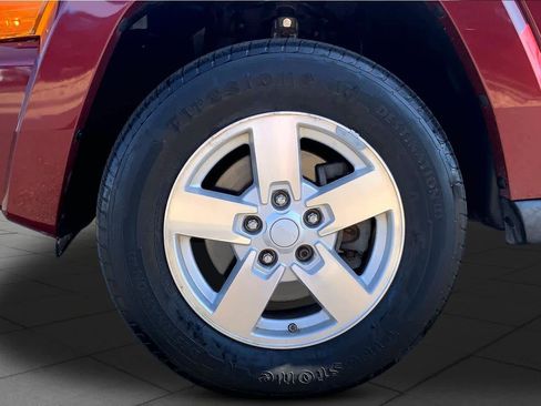 Used 2007 Jeep Commander Sport image 10