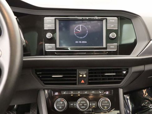 Certified 2024 Volkswagen Jetta SE image 11