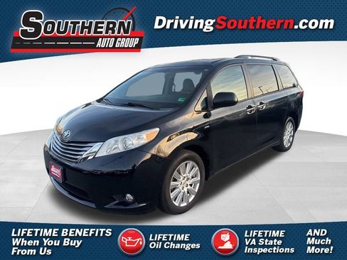 Used 2017 Toyota Sienna XLE image 1