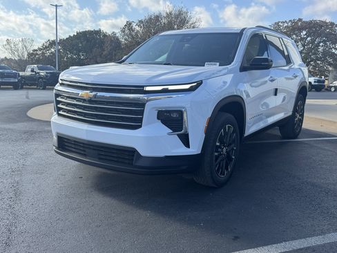 New 2026 Chevrolet Traverse LT image 2