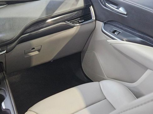 Used 2022 Cadillac XT4 Premium Luxury w/ Enhanced Visibility Package image 13