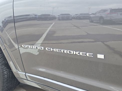 Used 2022 Jeep Grand Cherokee L Overland image 12