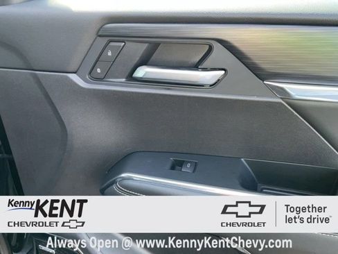 Used 2025 GMC Acadia Elevation image 19