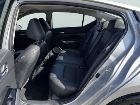 Used 2024 Nissan Altima 2.5 SR FWD image 32
