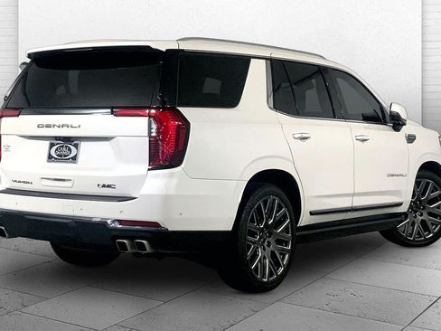 Used 2025 GMC Yukon Denali Ultimate w/ LPO, Floor Liner Package AWD/4WD image 13