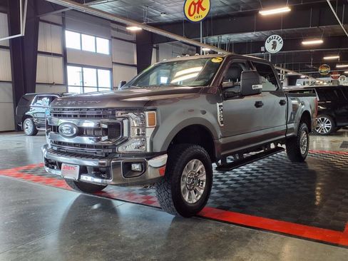 Used 2021 Ford F250 XLT w/ XLT Value Package image 3