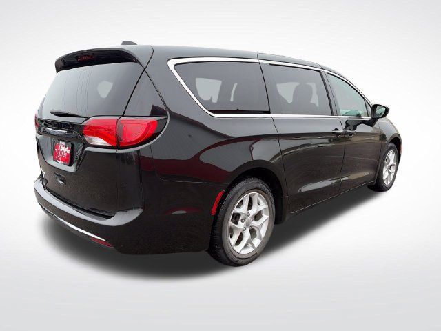 Used 2017 Chrysler Pacifica Touring Plus w/ Tire & Wheel Group FWD image 8