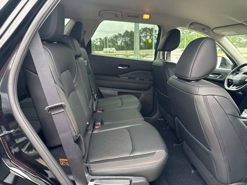 New 2026 Nissan Pathfinder SL FWD image 12
