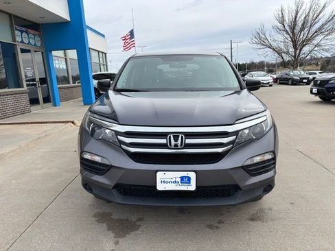 Used 2017 Honda Pilot LX image 2