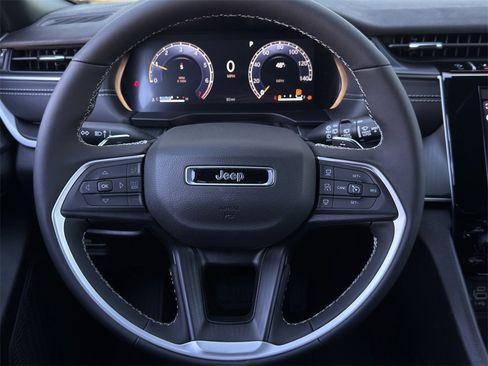 New 2025 Jeep Grand Cherokee L Altitude image 12