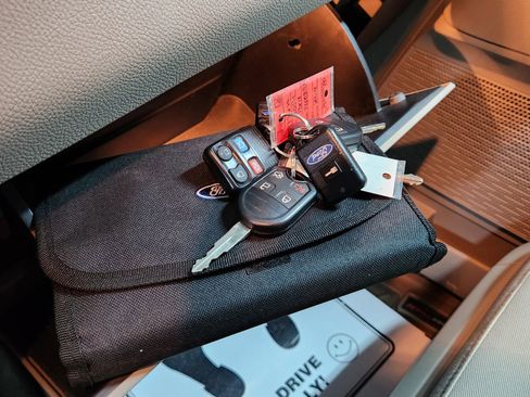 Used 2014 Ford Expedition XLT image 46