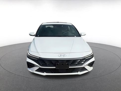 Used 2025 Hyundai Elantra Limited image 4