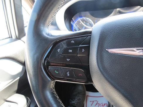 Used 2020 Chrysler Pacifica Touring w/ S Appearance Package image 15