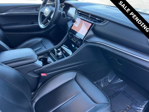 Used 2024 Jeep Grand Cherokee Limited image 17