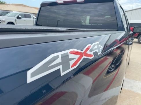 Used 2022 Chevrolet Silverado 1500 LT AWD/4WD image 9