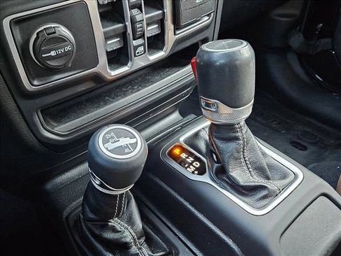Used 2020 Jeep Gladiator Overland AWD/4WD image 12