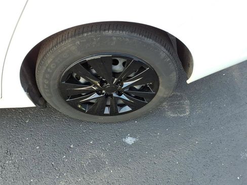 Used 2024 Nissan Sentra S image 5