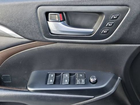 Used 2019 Toyota Highlander Limited AWD/4WD image 28