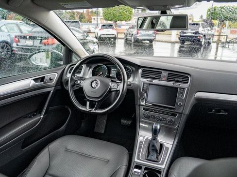 Used 2016 Volkswagen e-Golf SEL Premium image 23