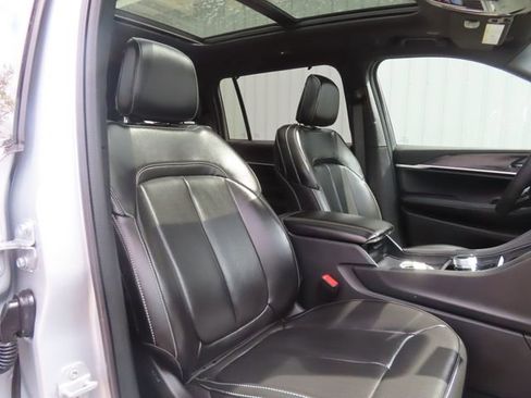 Used 2025 Jeep Grand Cherokee L Limited w/ Luxury Tech Group II AWD/4WD image 26