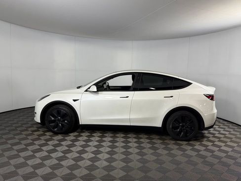 Used 2024 Tesla Model Y Long Range RWD image 10