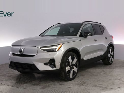 Used 2023 Volvo XC40 Recharge Ultimate image 9