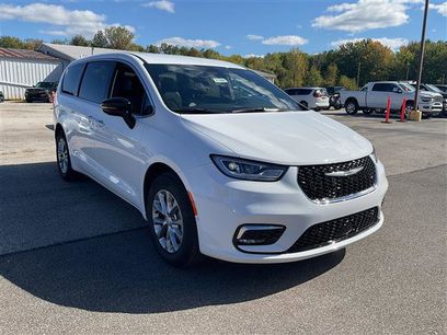 New 2026 Chrysler Pacifica Select