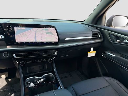 New 2026 Chevrolet Traverse LT w/ Driver Confidence Package AWD/4WD image 25
