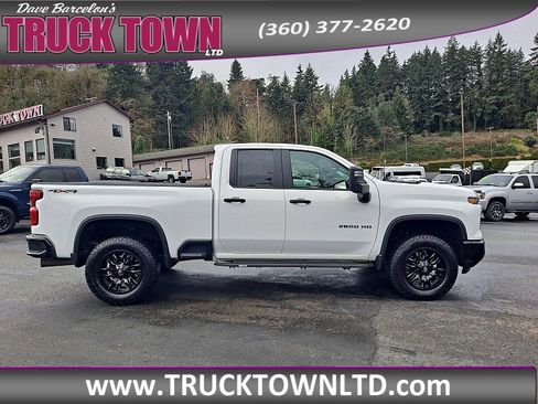 Used 2025 Chevrolet Silverado 2500 Custom w/ Custom Value Package image 2