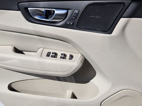 New 2026 Volvo XC60 T8 Ultra w/ Protection Package Premier image 12