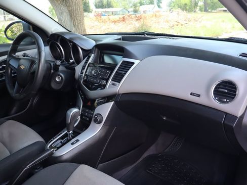 Used 2012 Chevrolet Cruze LS FWD image 17