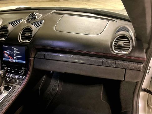 Used 2022 Porsche 718 Cayman GT4 image 17