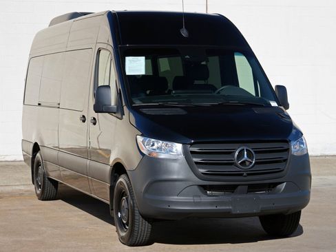Used 2024 Mercedes-Benz Sprinter 2500 image 48