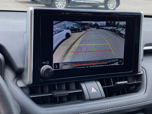 Used 2024 Toyota RAV4 XLE FWD image 19