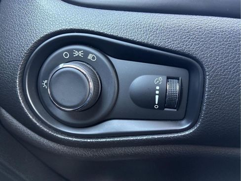 Used 2017 Jeep Renegade Sport w/ Power & Air Group AWD/4WD image 17
