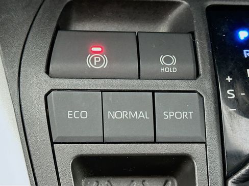 Used 2019 Toyota RAV4 LE w/ Carpet Mat Package image 25