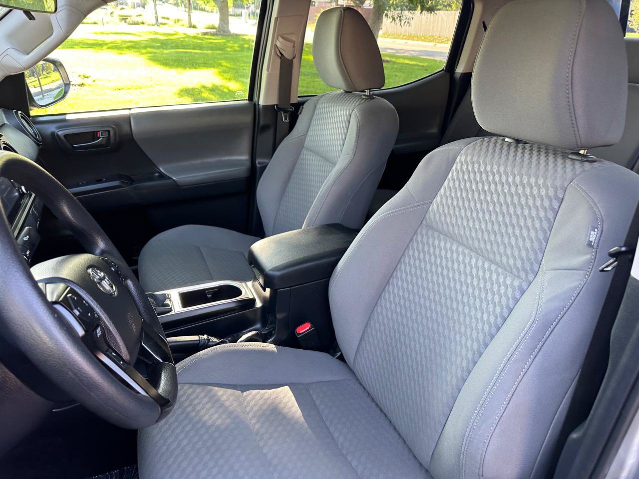 Used 2022 Toyota Tacoma SR AWD/4WD image 11