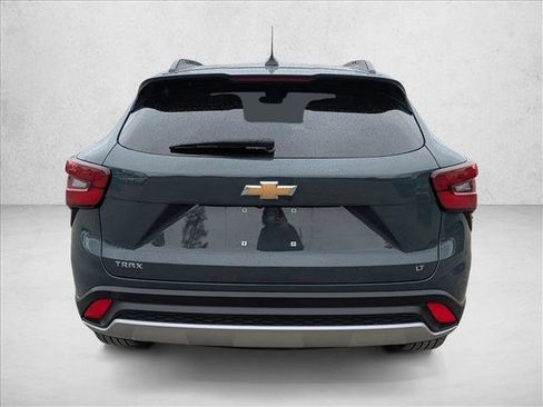 Used 2025 Chevrolet Trax LT FWD image 7