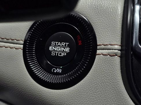 Used 2025 Jeep Compass Limited AWD/4WD image 19