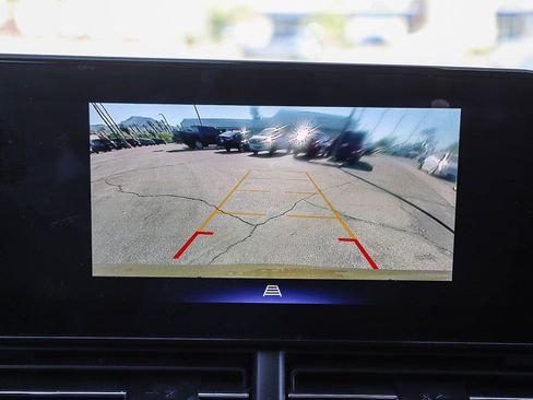 Used 2024 Chevrolet Trax LT w/ Sunroof Package image 24