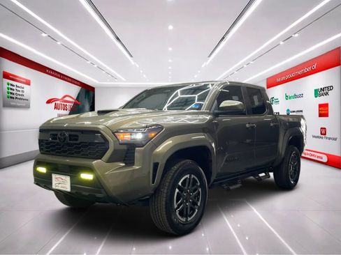 Used 2024 Toyota Tacoma TRD Sport AWD/4WD image 3