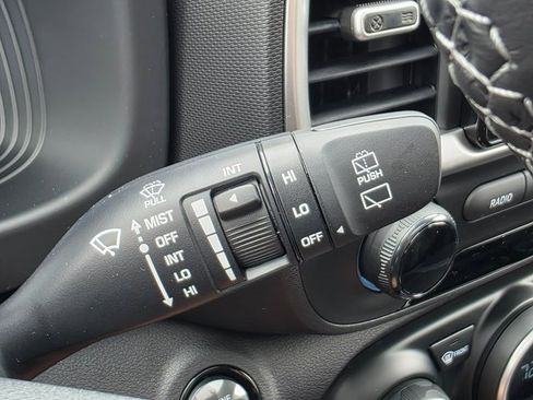 New 2025 Hyundai Venue SEL image 36