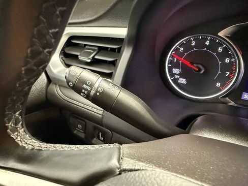 Used 2023 GMC Acadia SLT FWD image 44